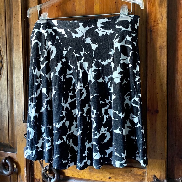 LOFT Dresses & Skirts - Loft; Size medium petite black and white skirt